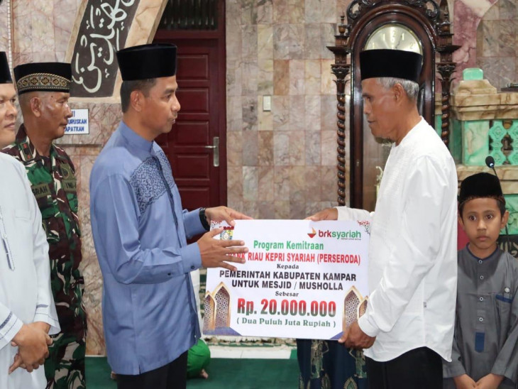 Rombongan Tim I Safari Ramdhan Pemda Kampar Serahkan Bantuan Sebesar Rp.20juta dan Al-qur’an Dari ASN dan THL Pemda Kampar