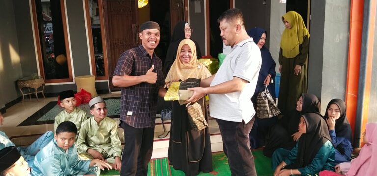 Kepala Bapenda Kampar Buka Bersama dan Santuni Anak Panti Asuhan