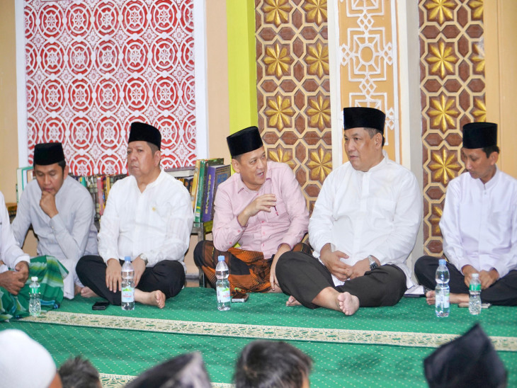 Pj Bupati Kampar Bersama Pj Gubernur Riau Safari Ramadhan di Masjid Jami’ Haqqul Yaqin Desa Tarai Bangun
