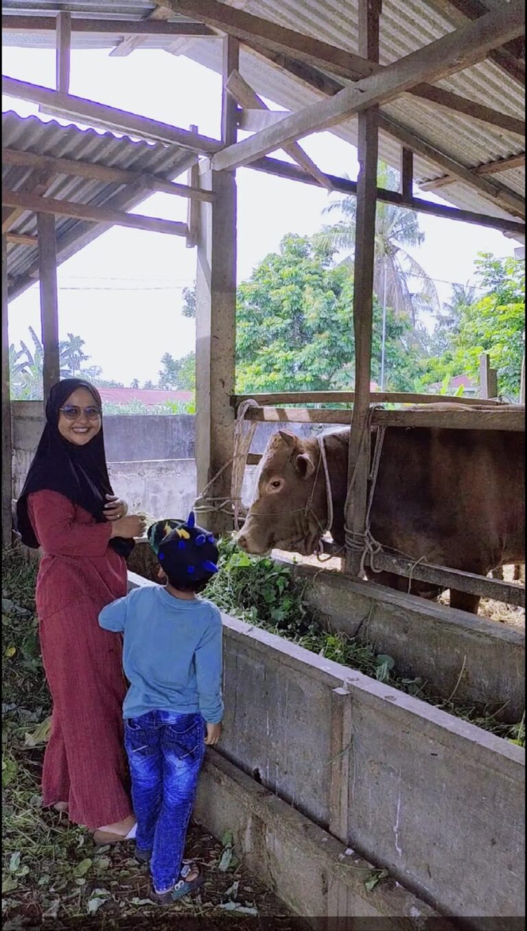 Restu Kurnia/Bunda Afan bersama Content Creator Facebook Lakukan Program Sedekah Daging Sapi di Hari Raya Idul Adha