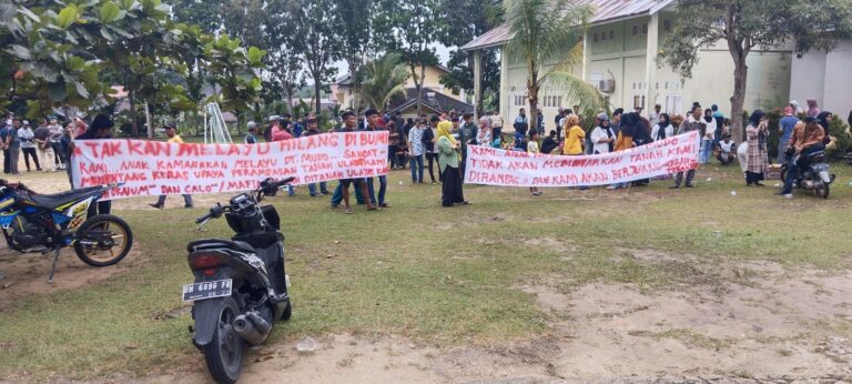 Ratusan Anak Kamanakan Persukuan Melayu Datuk Mudo Protes Rapat Anggota Yang Digelar Orang “Ngaku-Ngaku” UUO Putra Melayu