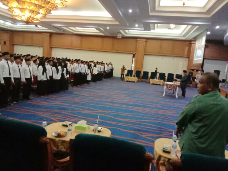 Ketua KPU Rohul Cepi Abdul Husen Lantik Anggota PPS se Kabupaten Rokan Hulu untuk Pilkada Serentak 2024