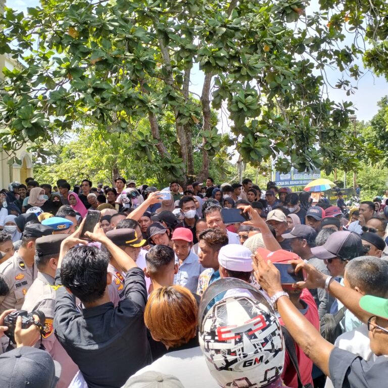 Ribuan Anak Kamanakan Persukuan Melayu Datuk Mudo Lakukan Aksi Damai di Kantor Bupati Kampar, Ini Tuntutannya