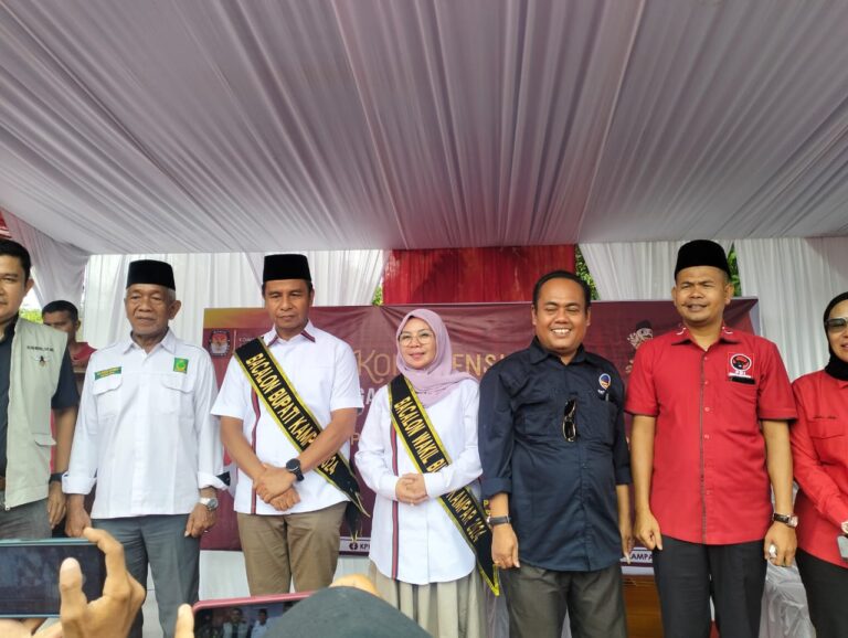 Diikuti Ribuan Massa, Pasangan Ahmad Yuzar-Misharti Resmi Daftar Pilkada ke KPU Kampar