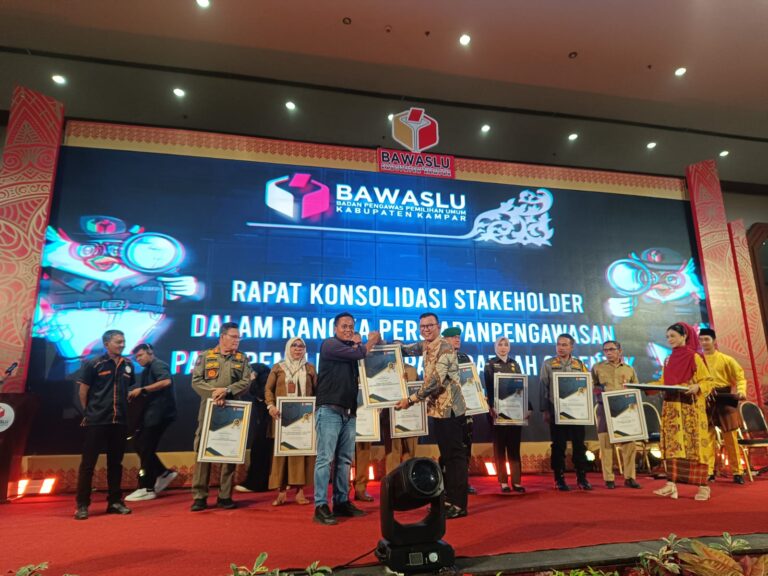 PWI Kampar Terima Penghargaan Dukungan Partisipasi Mensukseskan Tahapan Pemilu 2024