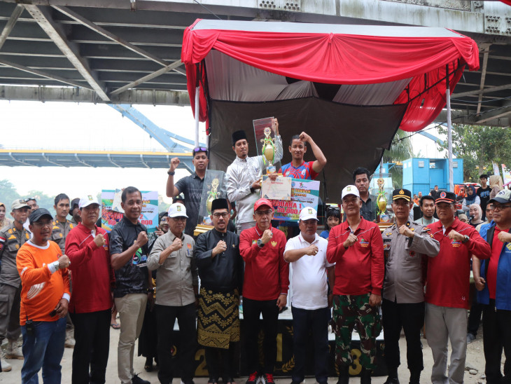 Siak Hulu Borong Piala Pacu Sampan Topian Sungai Kampar Sempena Hari Jadi Ke 75 Kabupaten Kampar