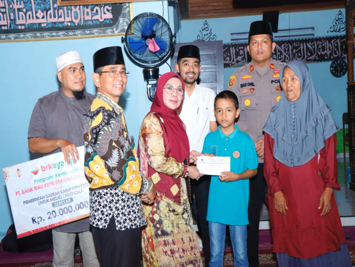 Wakil Bupati Kampar Dr. Misharti Laksnakan Safari Ramadhan di Masjid At-Taqwa Desa Persiapan Pulau Belimbing Kecamatan Kuok