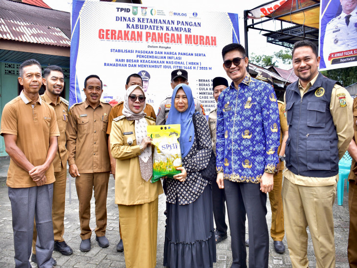 Gerakan Pangan Murah Pemkab Kampar di Kuok diserbu Masyarakat