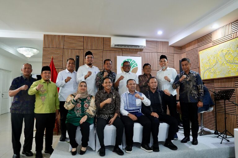 Perjuangkan Aspirasi Masyarakat, Bupati Kampar Bersama Gubri Temui Menhut RI di Jakarta