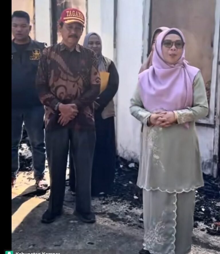 Pemda Kampar Peduli Korban Kebakaran di Ahmad Yani, Wabup Turun dan Serahkan Bantuan 