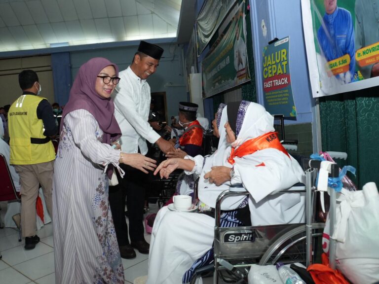 Sambut Jamaah Haji Kampar di Batam , Ini Harapan Bupati dan Wabup