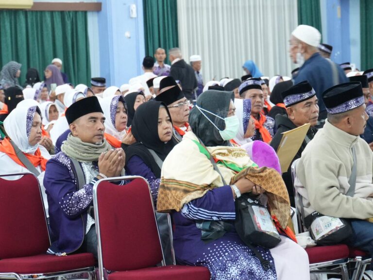 Persiapan Pulang Ke Pekanbaru di Bandara Baram, Ahmad Taridi Sampaikan Ucapan Terima Kasih ke Petugas Atas Pelayanan