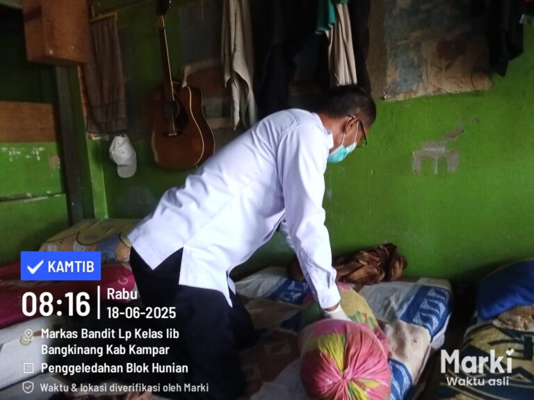 Ciptakan Situasi Aman dan Kondusif: Lapas Bangkinang Rutin Razia Kamar Hunian Warga Binaan