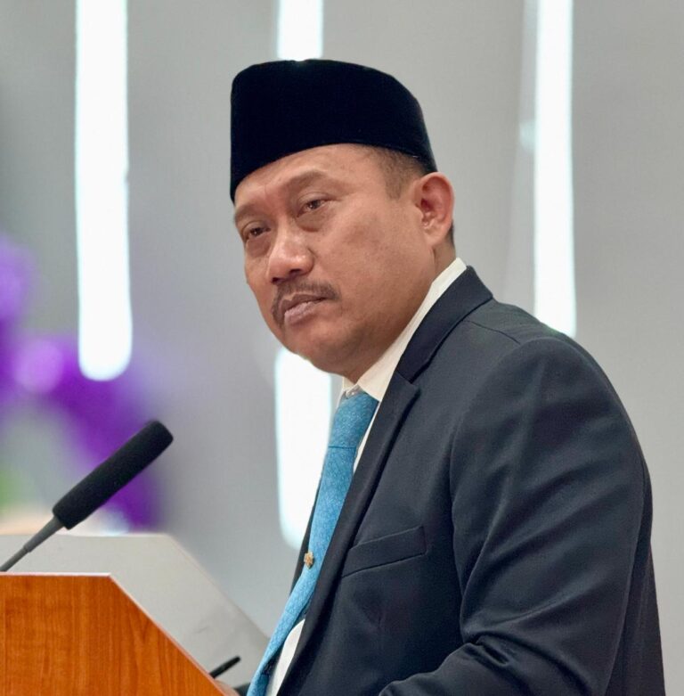Mantan Bupati Kampar Catur Sugeng Susanto Raih Gelar Doktor dengan Pujian