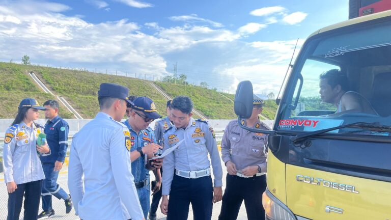 Dinas Perhubungan Kampar Laksanakan Operasi Gabungan Pukul Mundur ODOL di Gerbang Tol XIII Koto Kampar