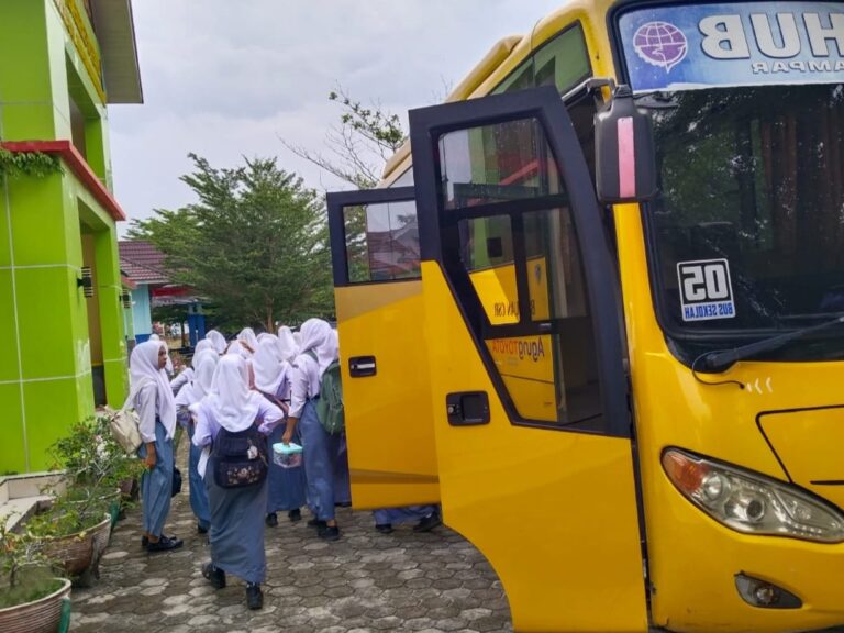 Tingkatkan Pelayanan, Dishub Kampar Sediakan 7 Unit Bus Sekolah Setiap Hari