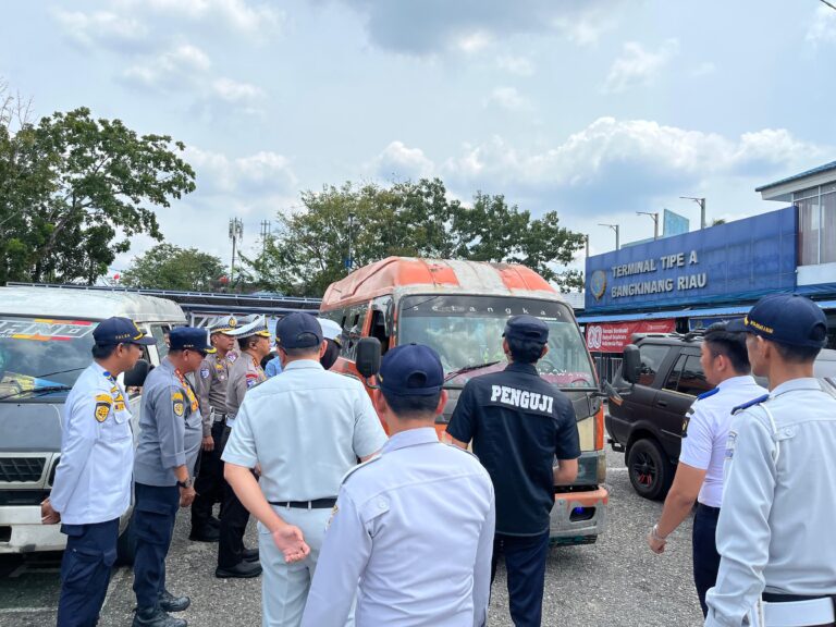 Bersama Tim Gabungan, Dinas Perhubungan Kampar Gelar Ramp Check di Terminal Tipe A Bangkinang