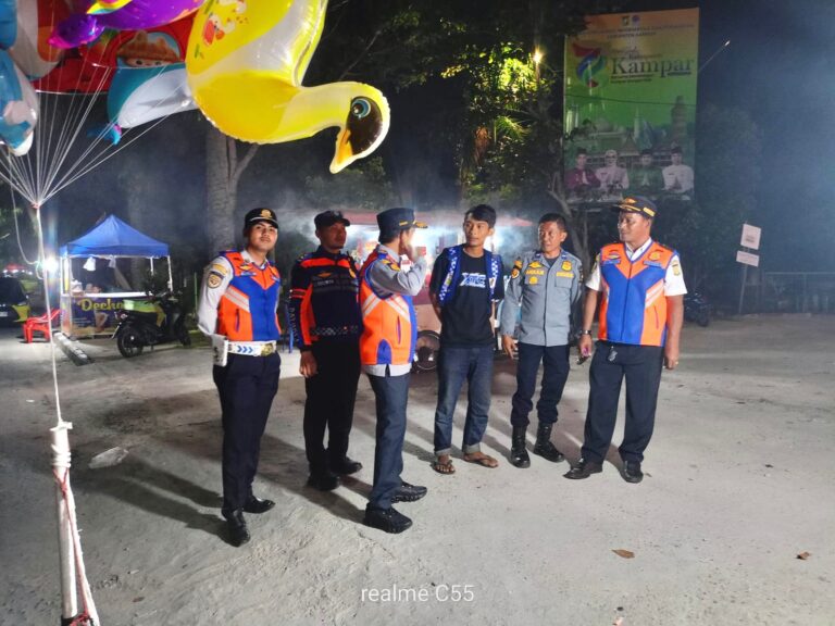 Dapat Laporan Adanya Parkir Liar Di Taman Kota Bangkinang, Personil Dishub Kampar Langsung Tinjau Lokasi