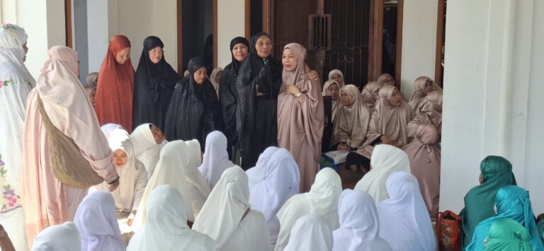 Pimpinan  ABI Travel Cabang Bangkinang, Bantu Ratusan Anggota Grup Sholawat