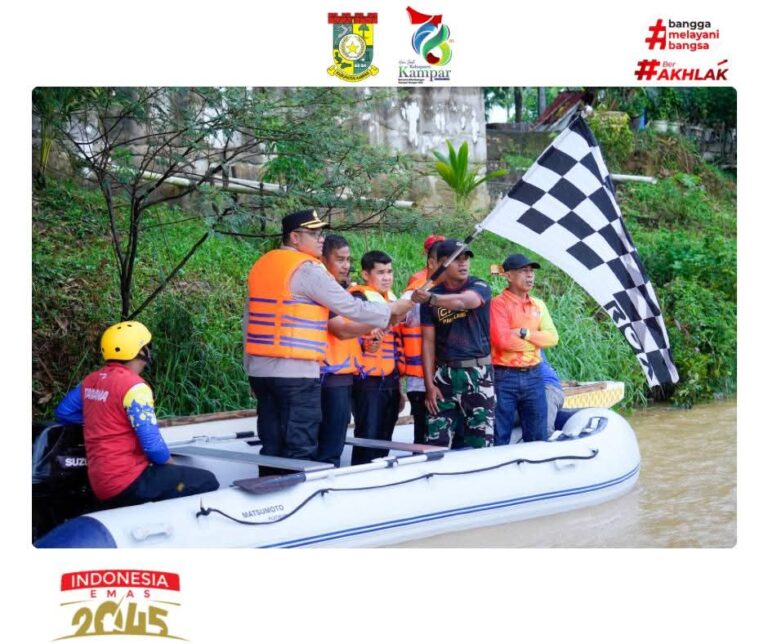 Lomba Pacu Sampan dalam Rangka HUT ke-76 Kampar Berlangsung Meriah