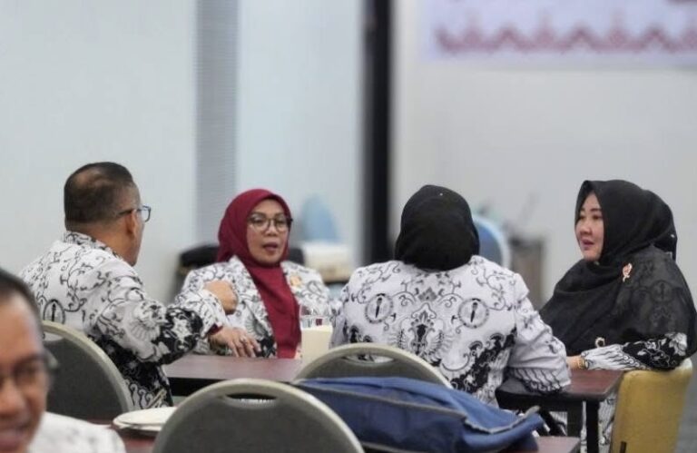 Perkuat Rekonsilasi, Wabup Misharti Hadiri Halal Bihalal PGRI Riau