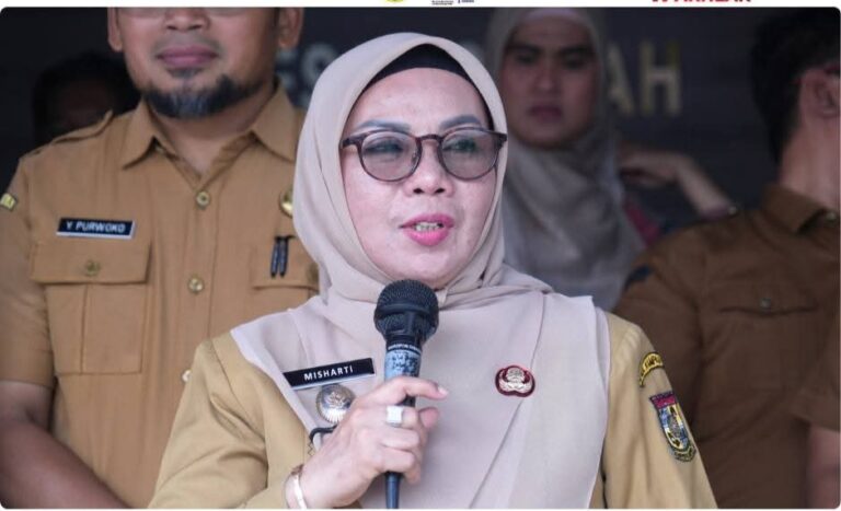Serahkan Bantuan Sembako di Desa Sawah, Wabup Misharti Apresiasi Bapanas