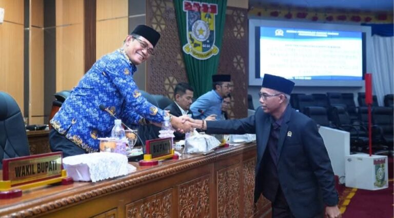 Bupati Kampar Mengikuti Laporan Reses DPRD Masa Sidang II dan Pembukaan Masa Sidang III