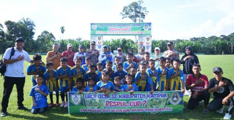 Buka Turnamen Sepak Bola di Padang Luas, Wabup Kampar Ingin Olahraga Jangan Sekedar Kompetisi, Tapi Ajang Pembinaan 